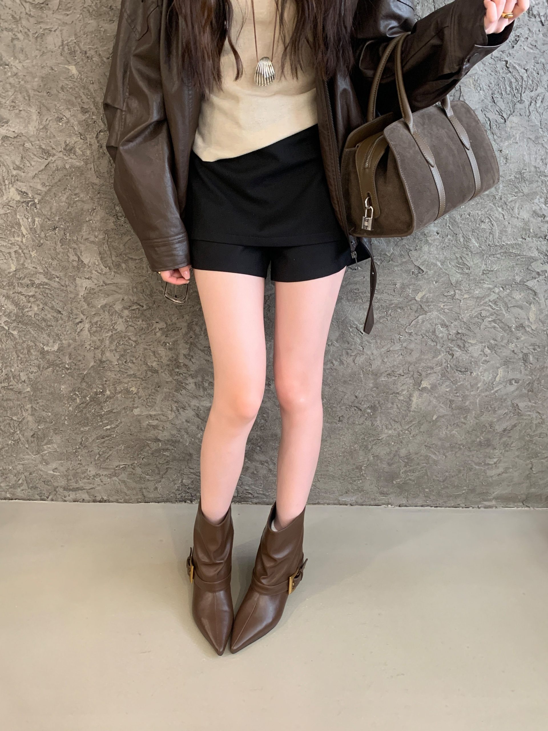 2025 Autumn New Retro Low Heel Suede Ankle Boots Wrinkled Slim Fit Pointed Toe Stacked Boots for Women