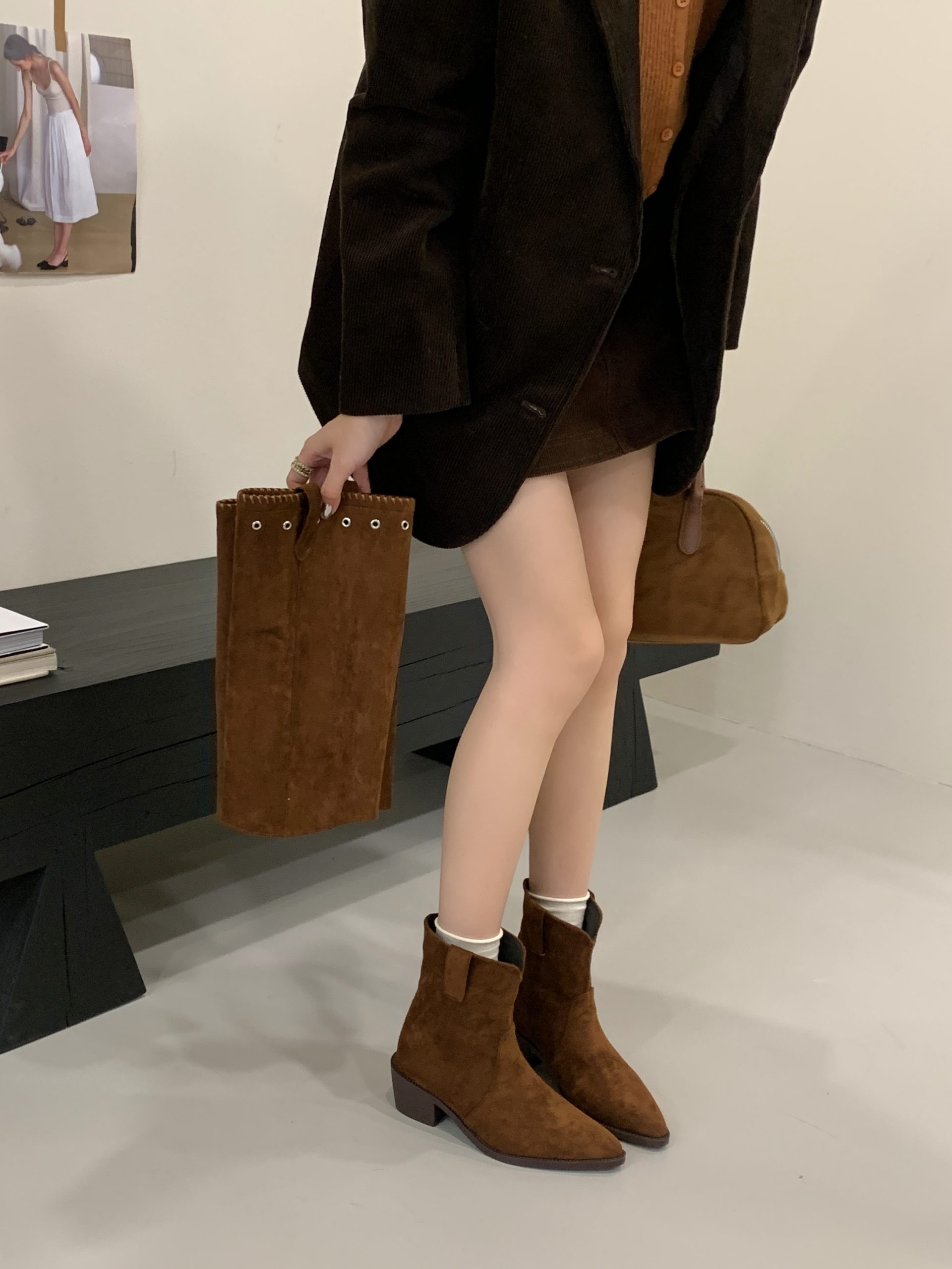 2025-new-retro-pointed-toe-western-cowboy-boots-women-autumn-chunky-heel-high-top-slim-fit-martin-boots-style-77570f_1 2025 New Retro Pointed Toe Western Cowboy Boots Women Autumn Chunky Heel High Top Slim Fit Martin Boots - Style 77570f