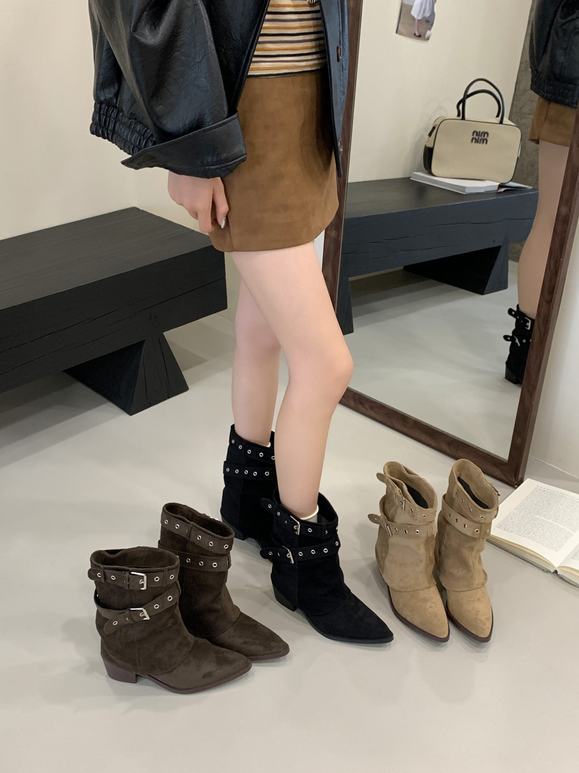 2025 New Retro Pointed Toe Western Cowboy Boots Women Autumn Low Heel Short Boots Slim Martin Boots