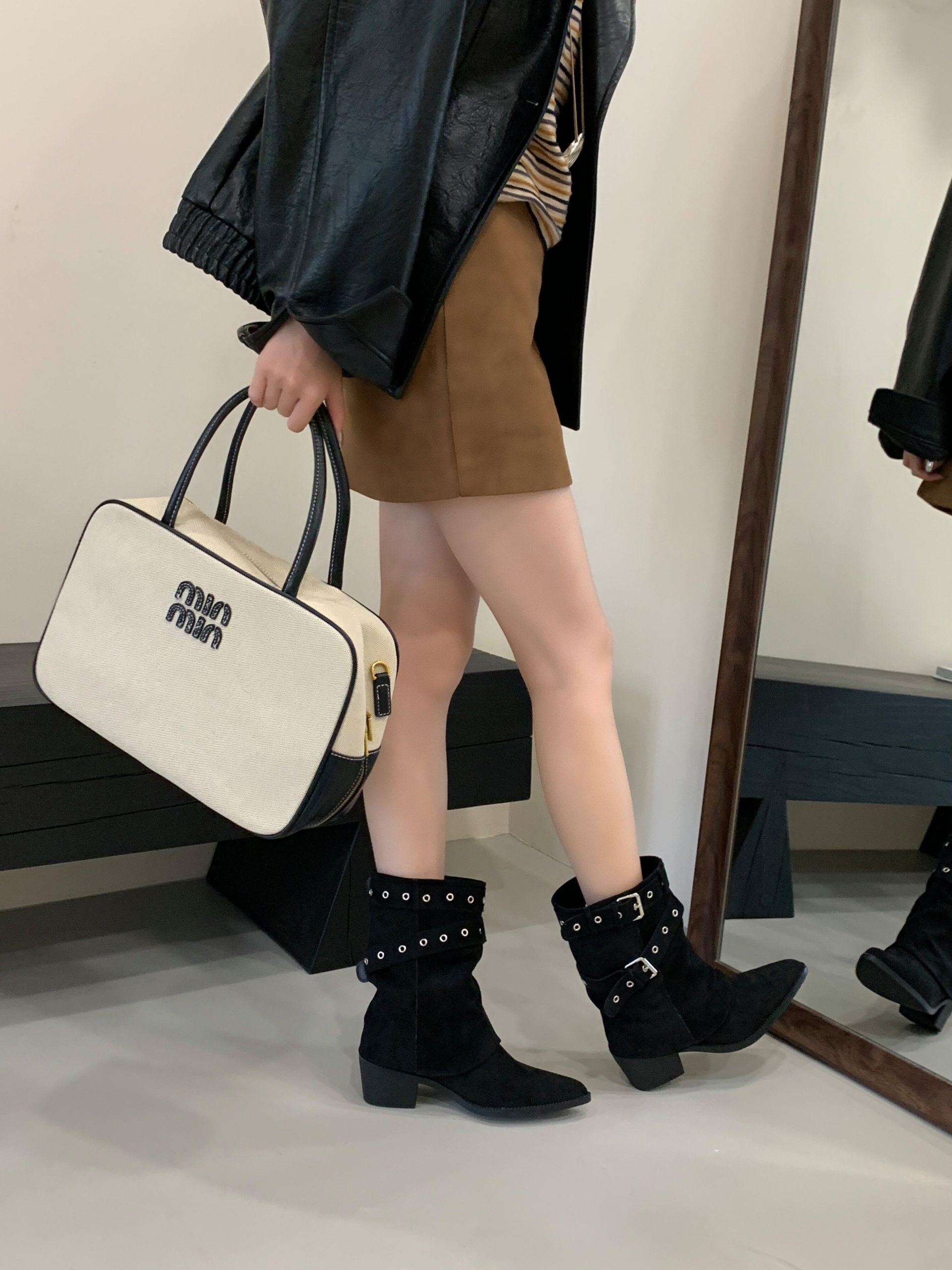 2025 New Retro Pointed Toe Western Cowboy Boots Women Autumn Low Heel Short Boots Slim Martin Boots