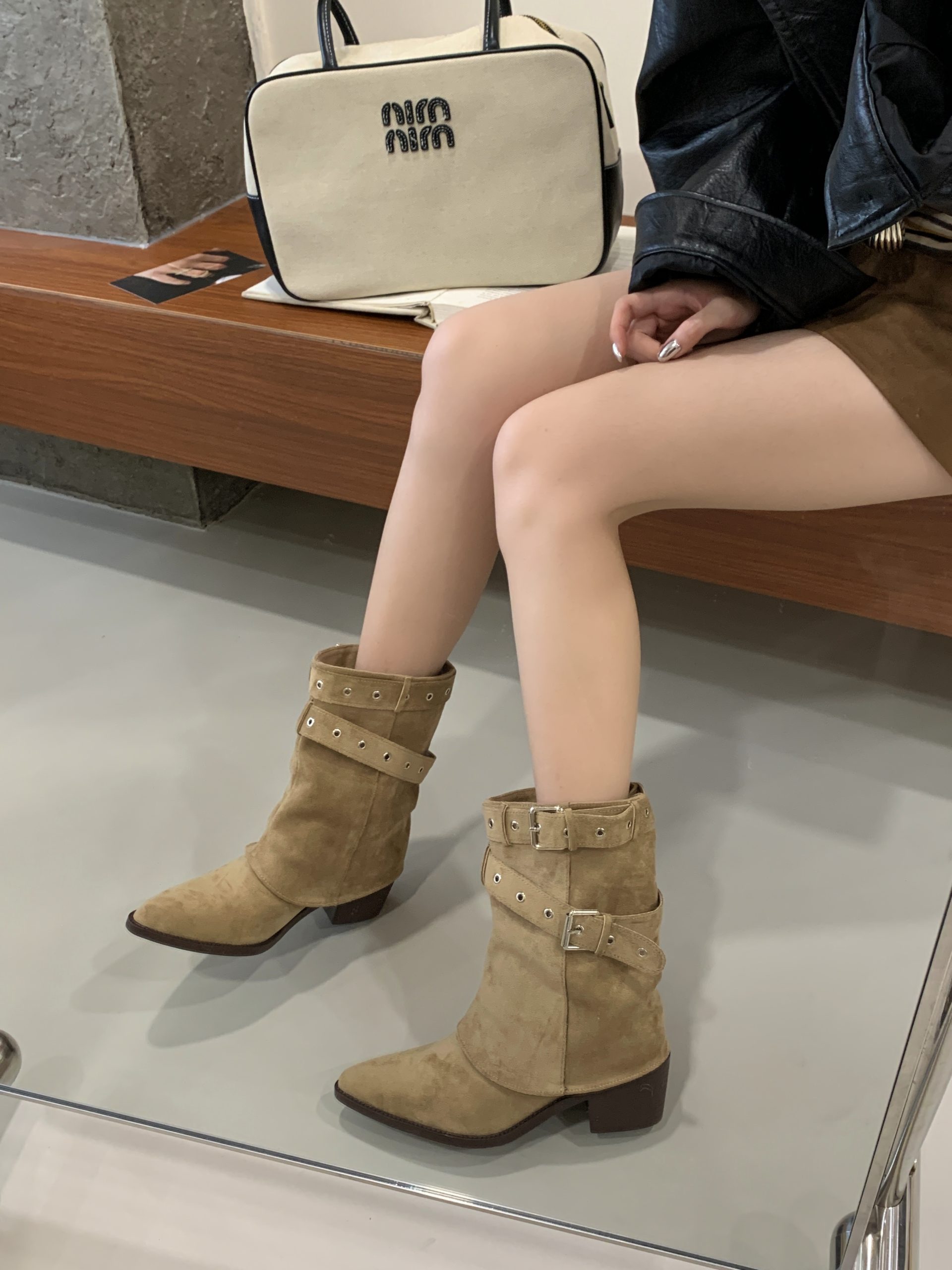 2025 New Retro Pointed Toe Western Cowboy Boots Women Autumn Low Heel Short Boots Slim Martin Boots