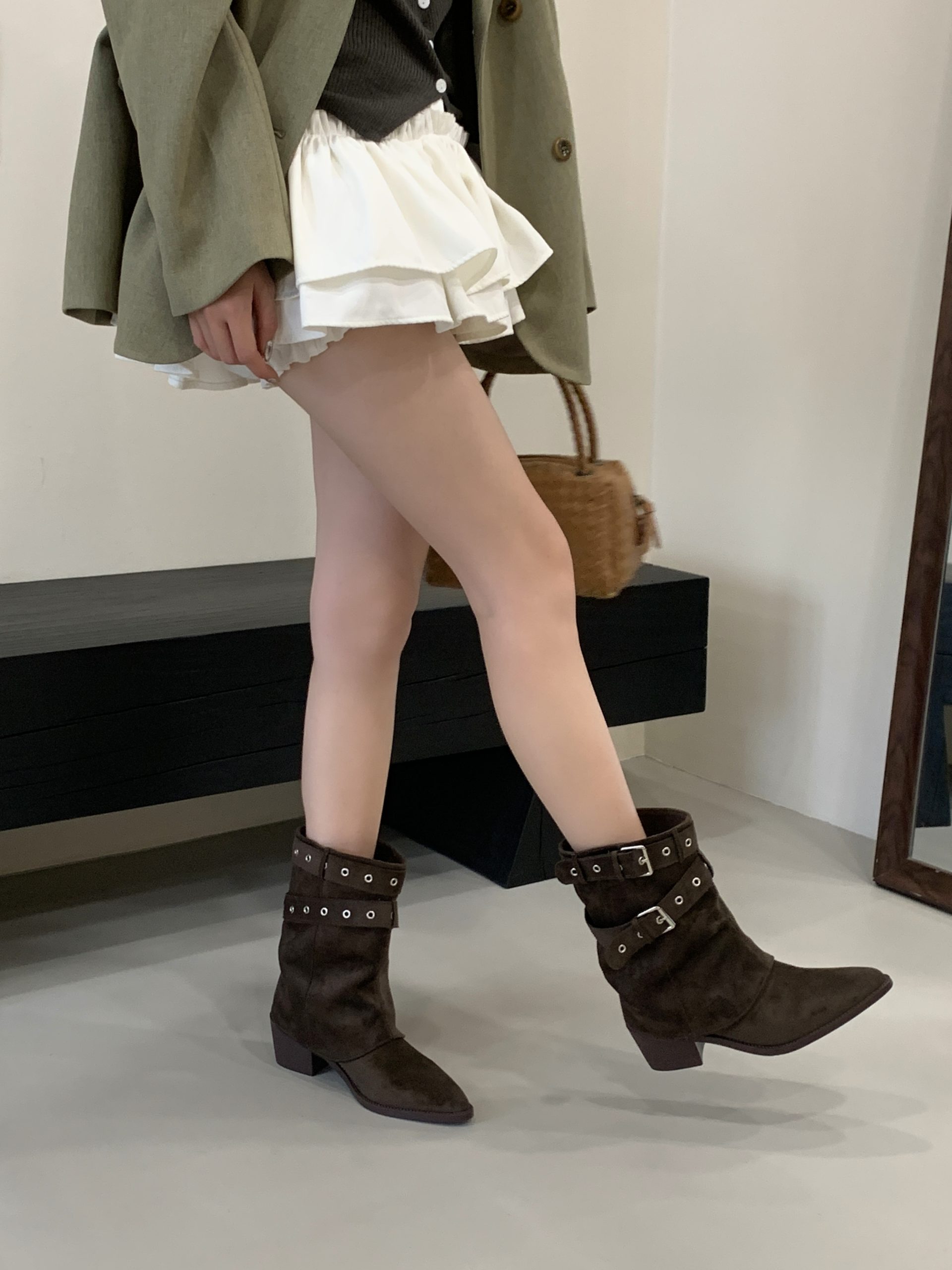 2025 New Retro Pointed Toe Western Cowboy Boots Women Autumn Low Heel Short Boots Slim Martin Boots