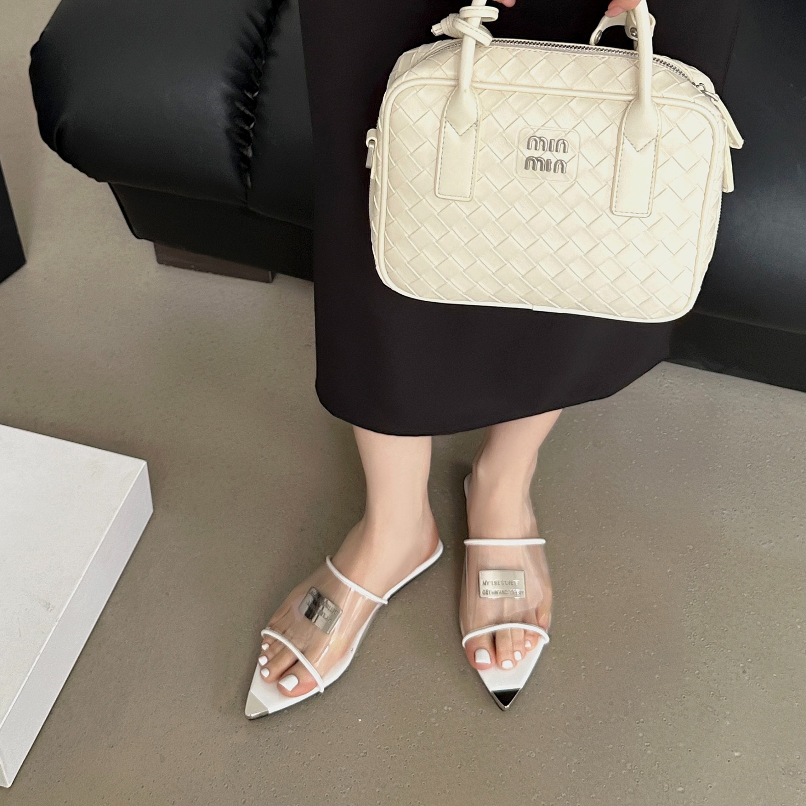 2025 New Summer Pointed Flat Slippers Women's Fashion Sweet Commute Transparent Slip-On Shoes