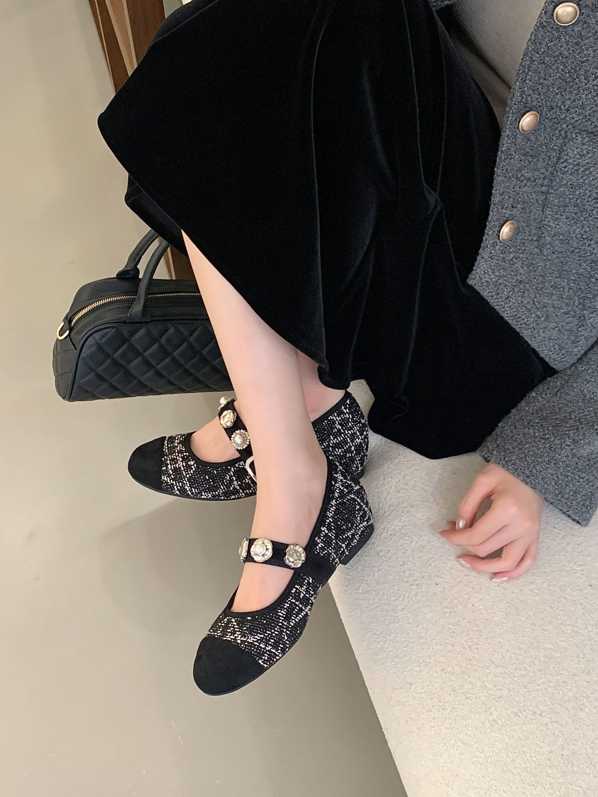 2026 Spring New Style Women's Flat Shoes One-Strap Pearl Shallow Round Toe High Heels