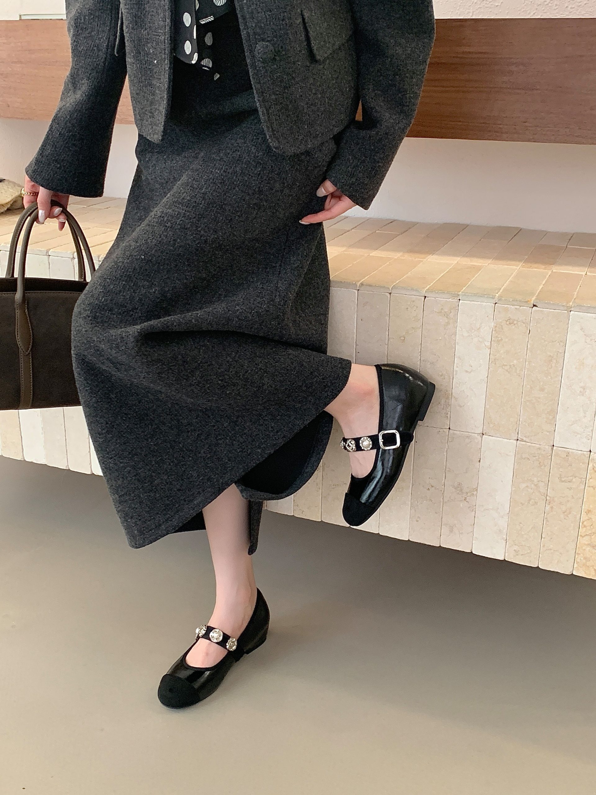 2026 Spring New Style Women's Flat Shoes One-Strap Pearl Shallow Round Toe High Heels